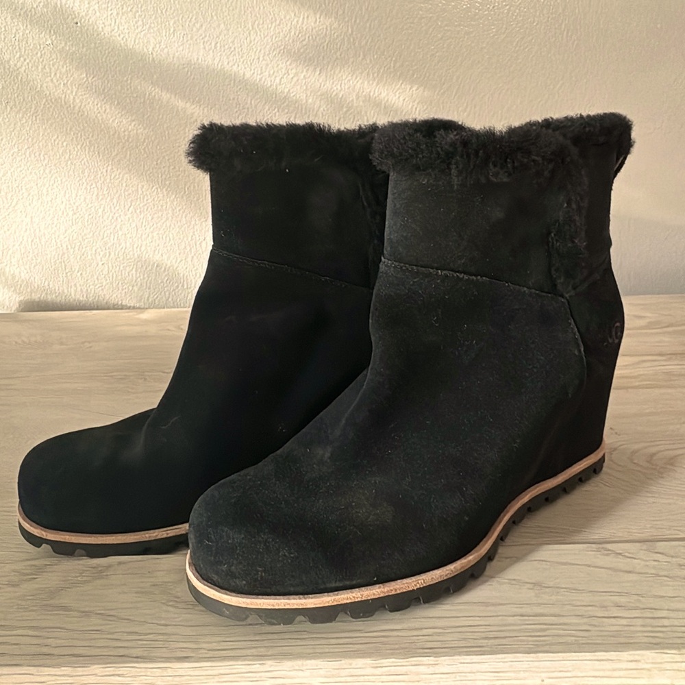 Women’s UGGS platform Boots